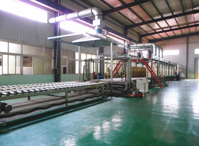 Horizontal automatic continuous foaming production line