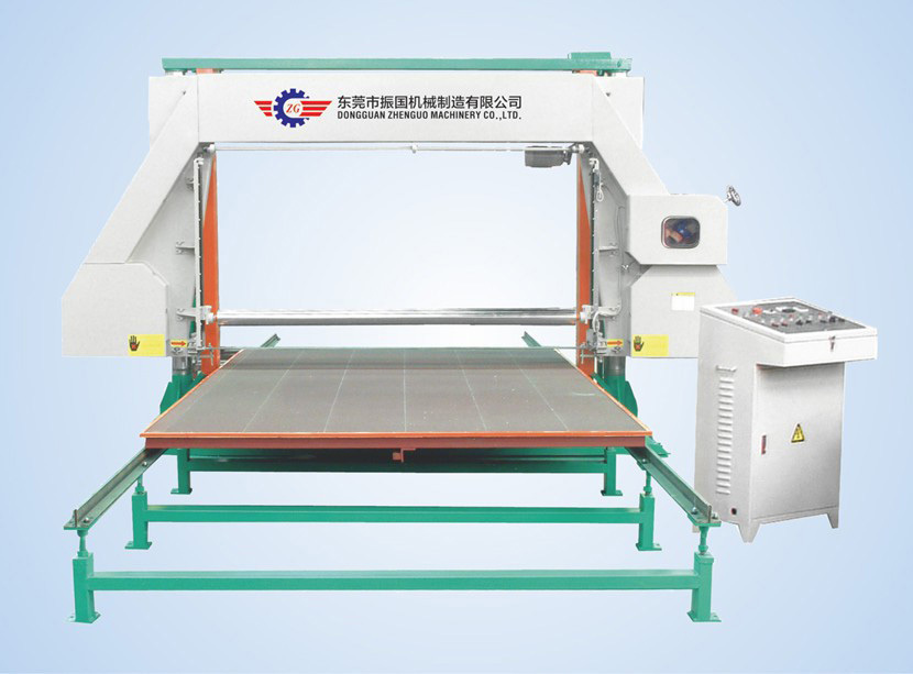 Sponge cutting machine