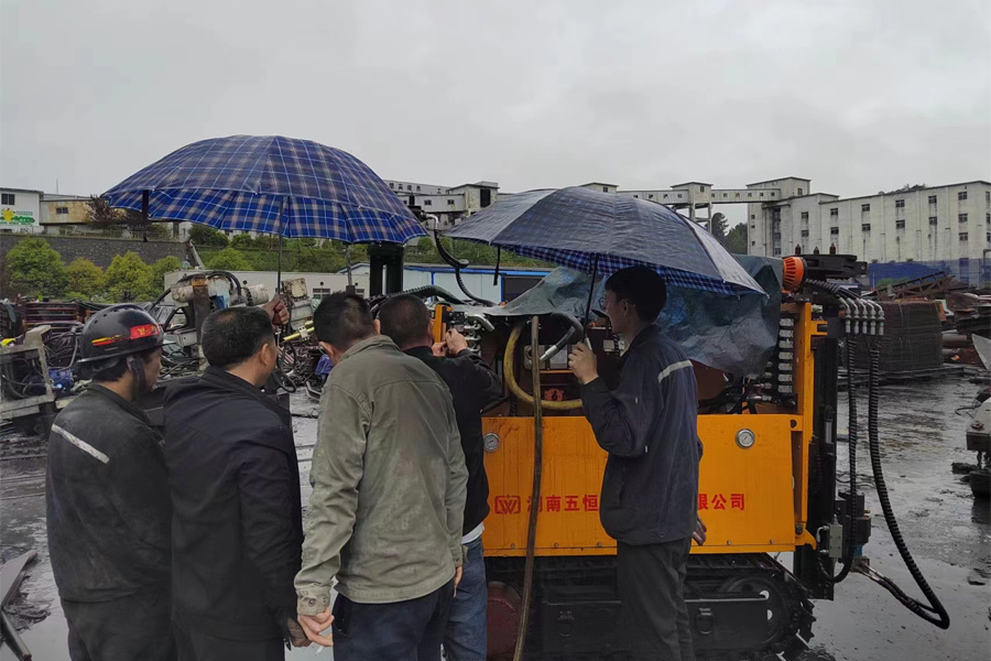 我司CMQ2-400_45型煤礦用切頂鉆車在貴州黔西煤礦亮相