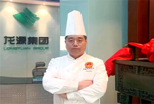 Lv Yongguang, one of the top 100 inheritors of Chinese Liao cuisine