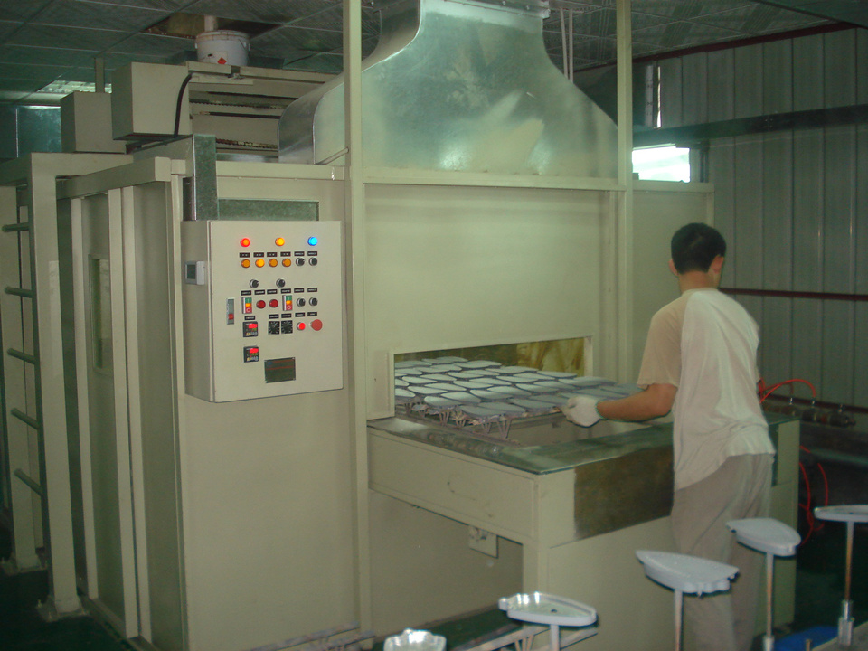 working principle of spray booth
