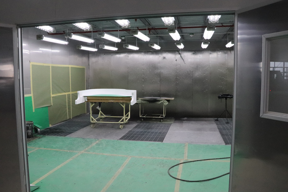 The structure of the furniture paint booth