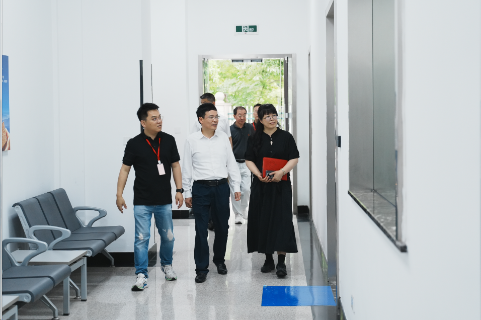市委常委、統戰部部長李小平蒞臨我司調研指導