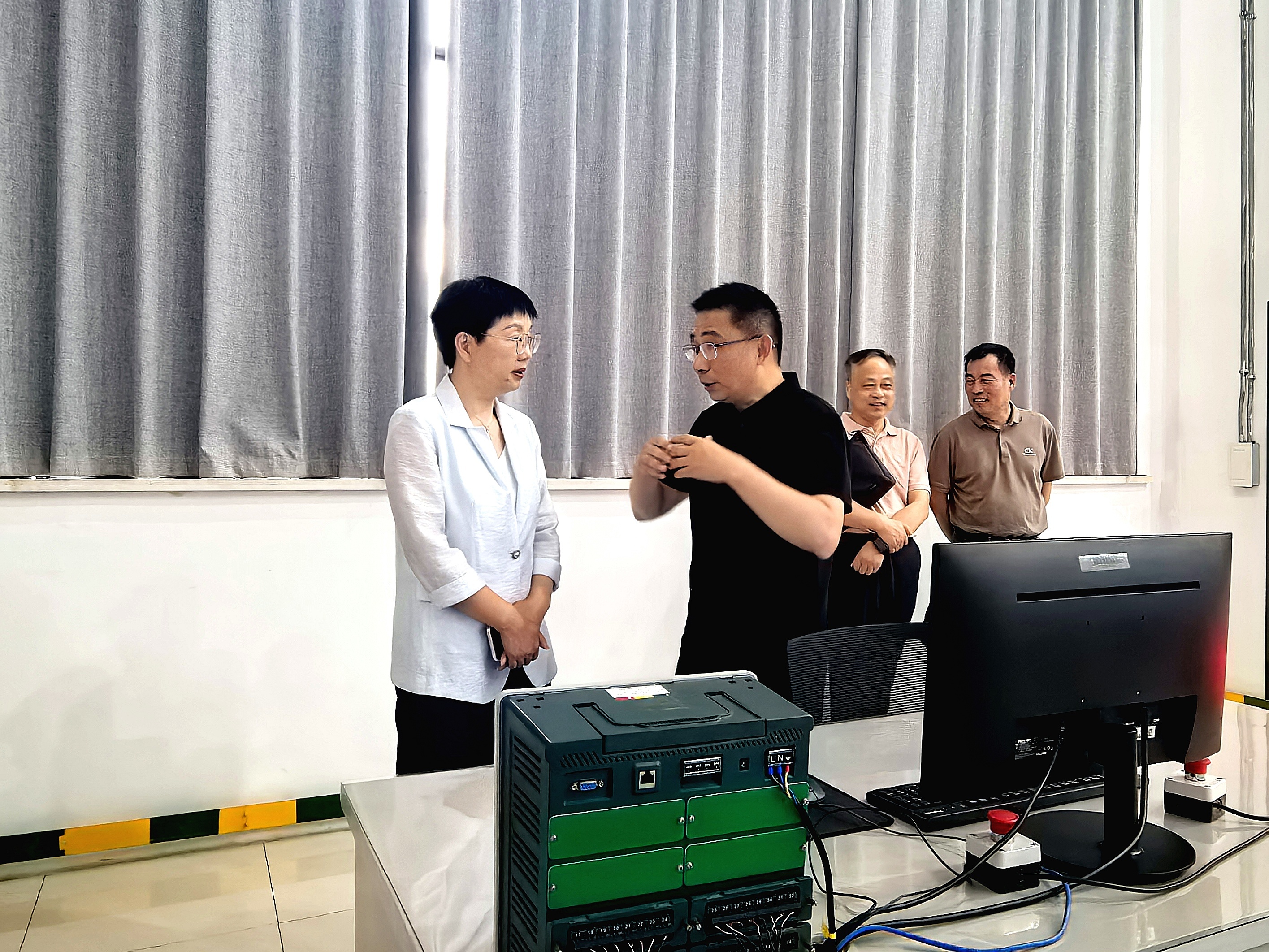 市政協(xié)副主席俞紅平一行蒞臨浙江方圓電氣檢測調(diào)研指導(dǎo) 市政協(xié)副主席俞紅平一行蒞臨浙江方圓電氣檢測調(diào)研指導(dǎo)