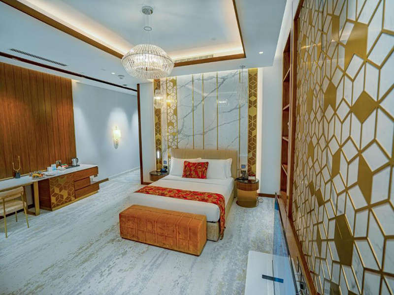 Velero Hotel Qatar consists of a 22-story hotel tower and a shopping mall with 244 rooms.