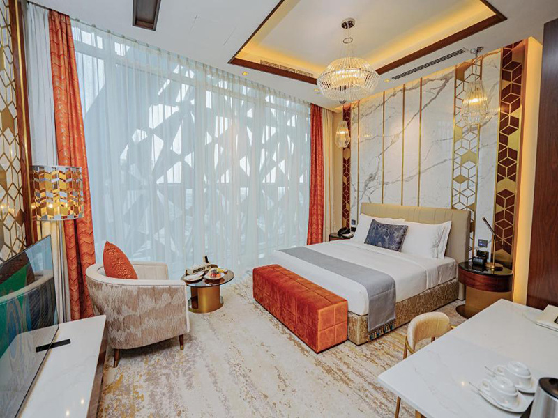 Velero Hotel Qatar consists of a 22-story hotel tower and a shopping mall with 244 rooms.