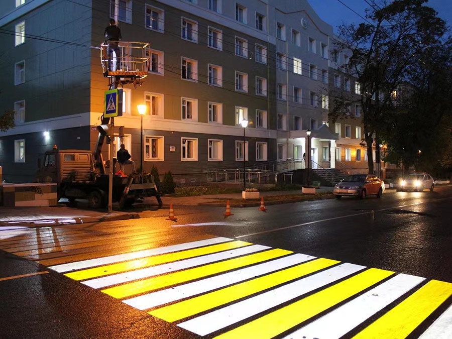 Zebra crossing safety warning projector light