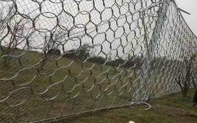 Steel ring mesh barrier