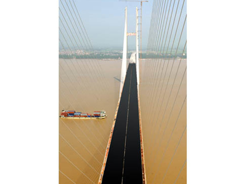 荆岳长江公路大桥桥面铺装及路面工程