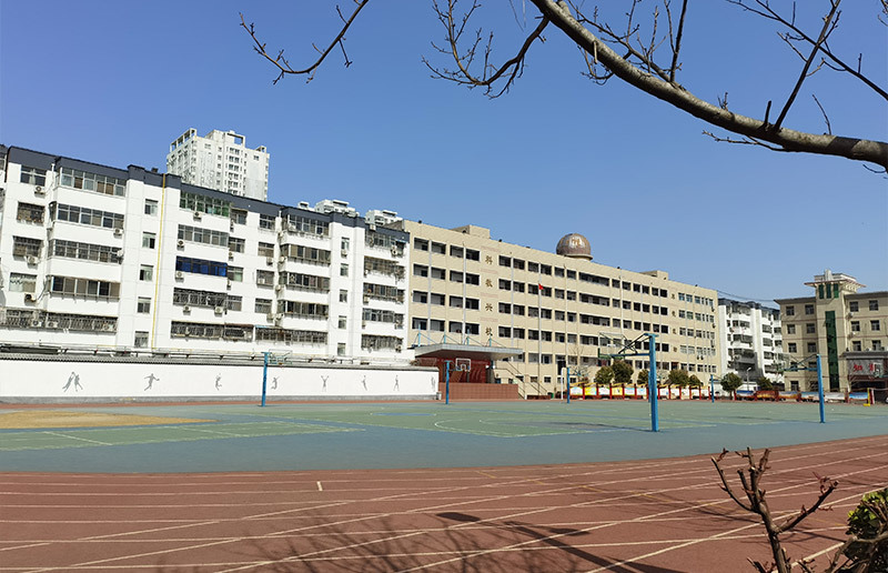 Shangqiu High School Wind and Rain Playground