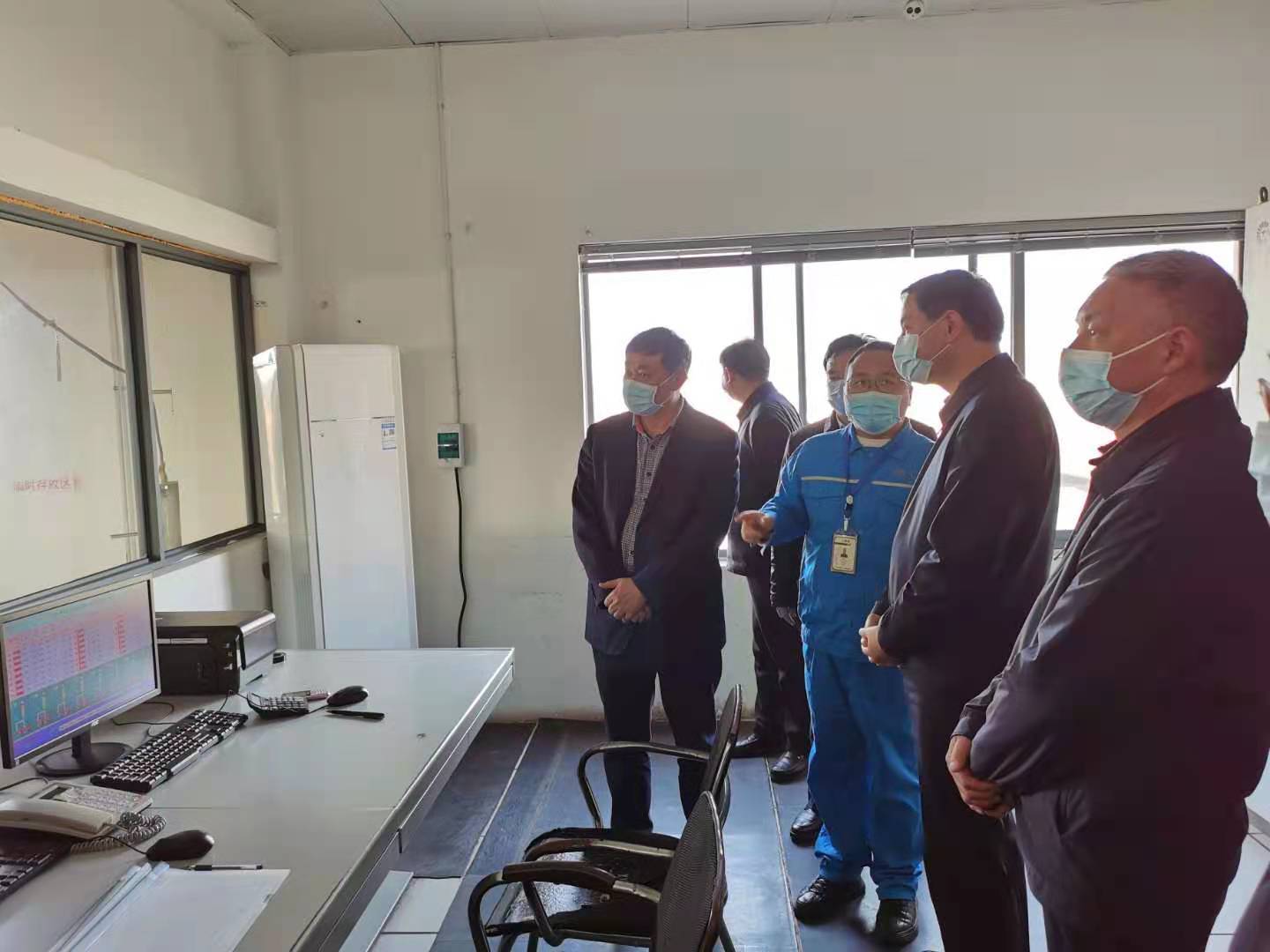 Zhang Jiasheng, prefeito da cidade de Yichang, visitou a empresa para investigar a produção ininterrupta durante o Festival da Primavera e supervisionar o trabalho de produção de segurança