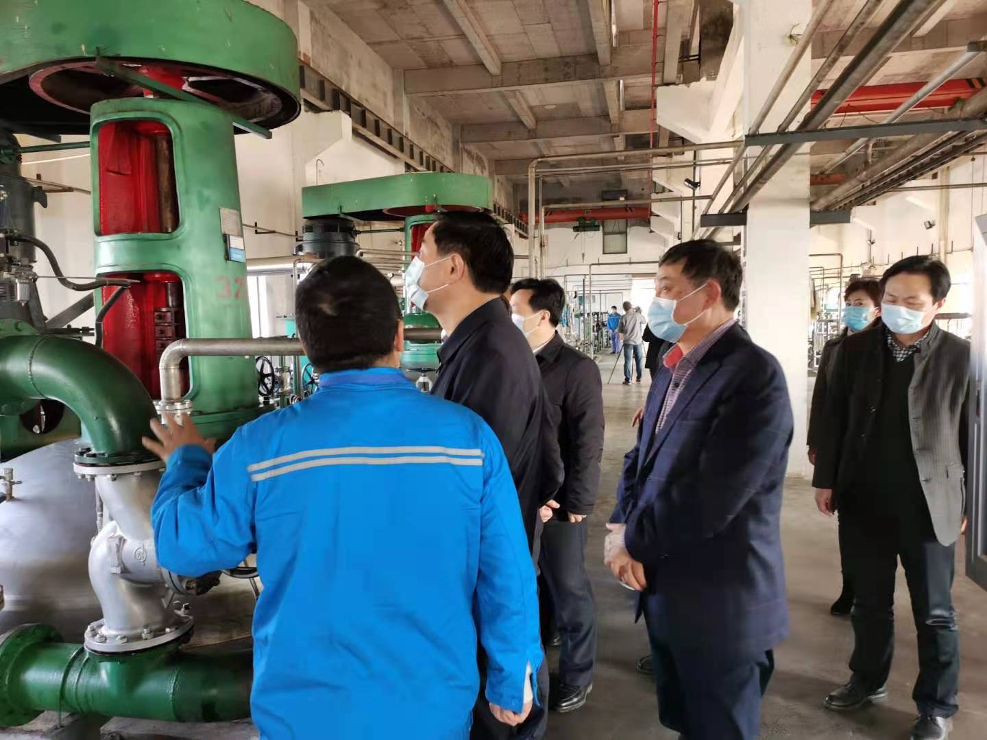 Zhang Jiasheng, prefeito da cidade de Yichang, visitou a empresa para investigar a produção ininterrupta durante o Festival da Primavera e supervisionar o trabalho de produção de segurança