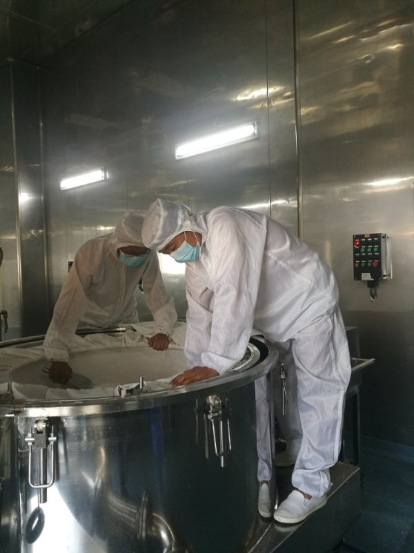 A empresa organiza os funcionários para realizar treinamento de habilidades
