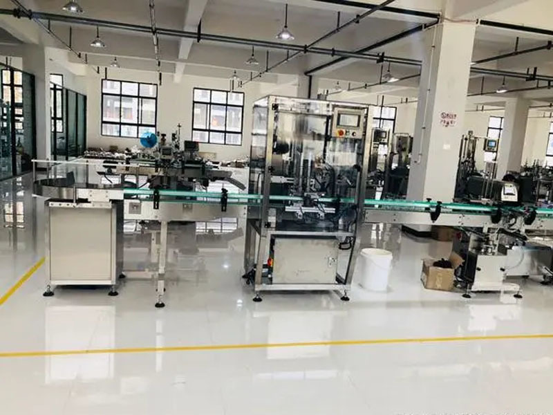 Automated pepper sauce filling production line saves one person