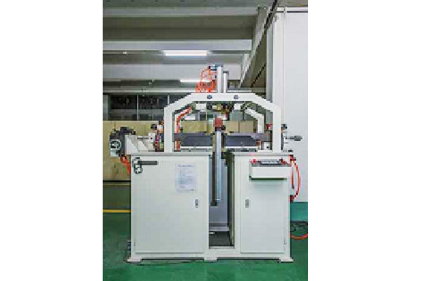 Intercooler crimping machine