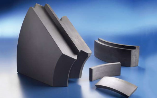 Grinding barrel and wear liners