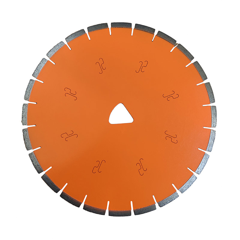 Road cutting blade