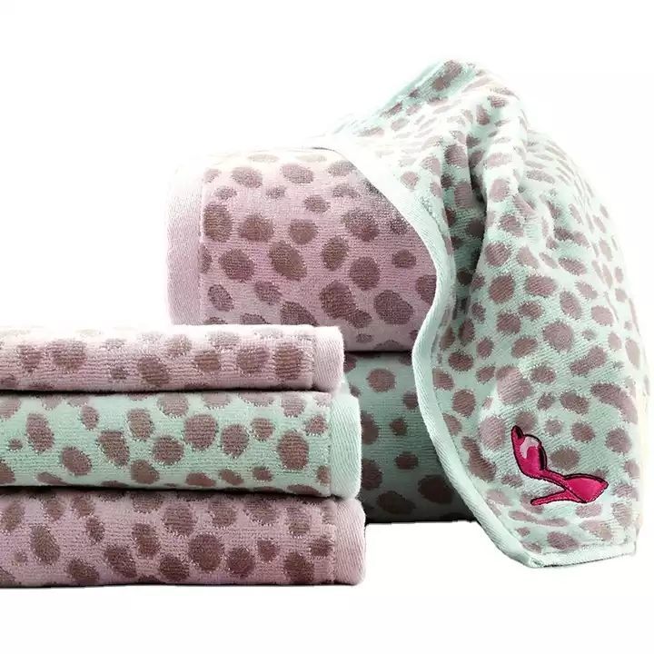 Factory Price Custom 100% Cotton Velour Jacquard Patch Embroidery Towel Bath Towel