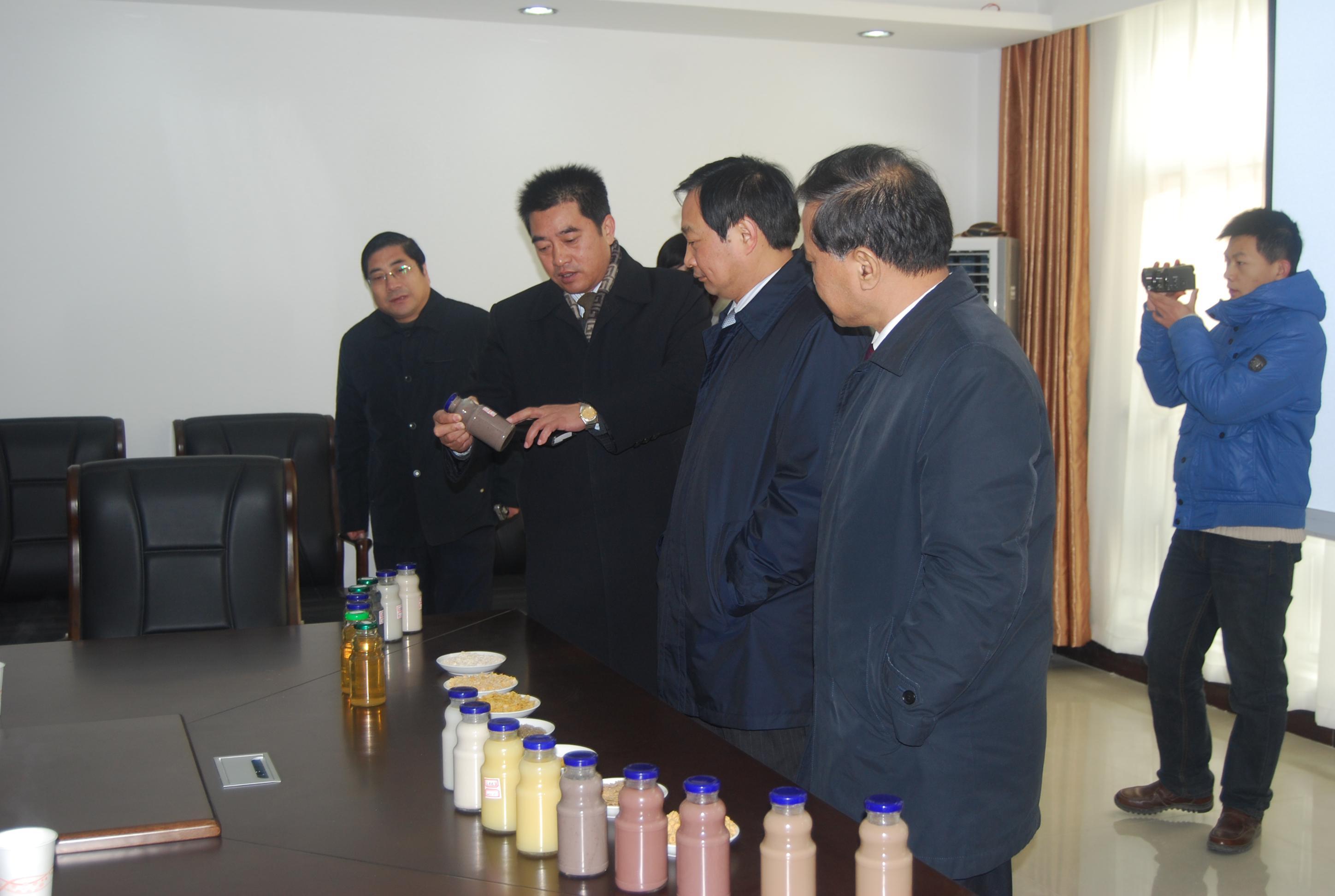 河南省委統戰部副部長(cháng)、省工商聯(lián)黨組書(shū)記楊京偉蒞臨幫太公司視察指導工作