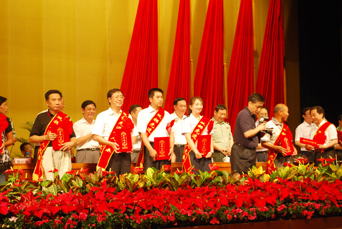 趙偉民董事長(cháng)獲得雙擁模范榮譽(yù)稱(chēng)號