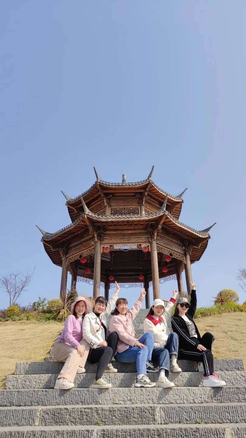 喜迎二十大 巾帼绽芳华