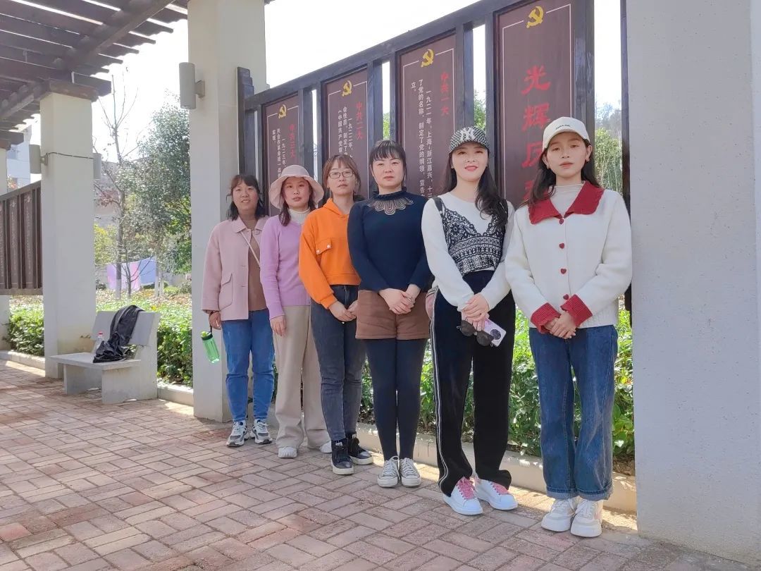 Welcome the top 20 women to bloom