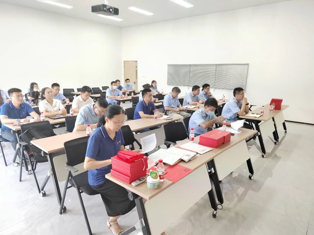 Recalling the original intention on the political birthday, remembering the mission and forging ahead together - remembering that the ninth party branch organized the second quarter party member meeting and party class study