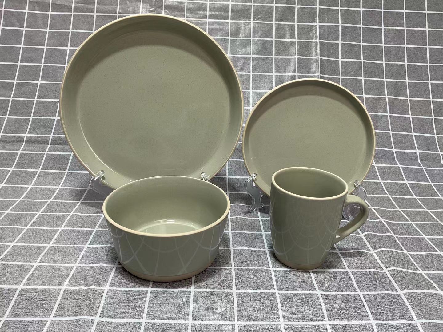 sesame glaze ,rim and bottom no glaze