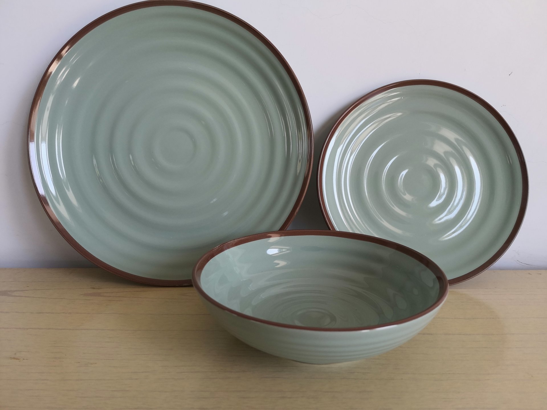 色釉+棕色邊