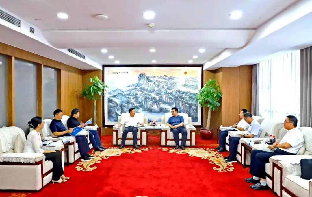 蔡典維與慶陽(yáng)市委書記黃澤元座談 共商深化政企合作