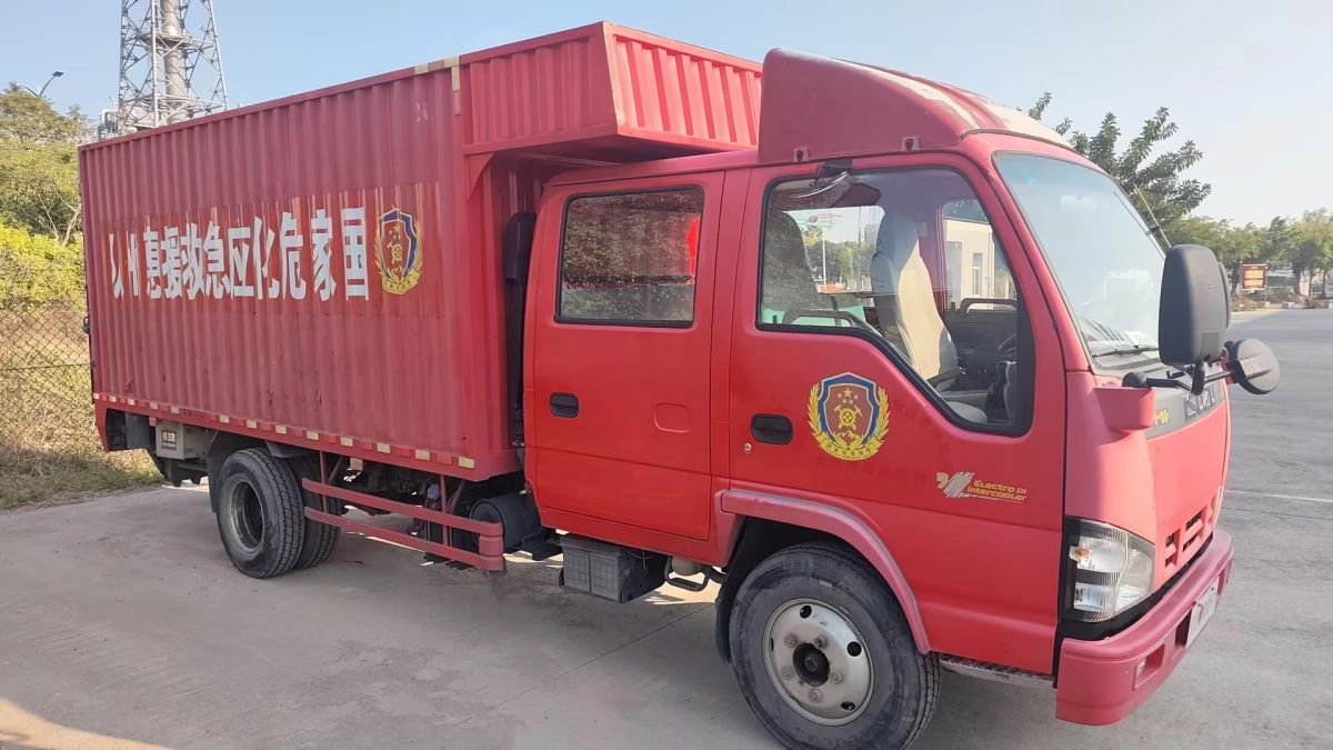 器材運(yùn)輸車