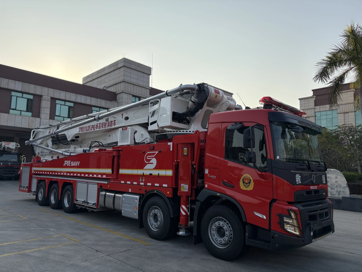65米大跨度舉高噴射消防車