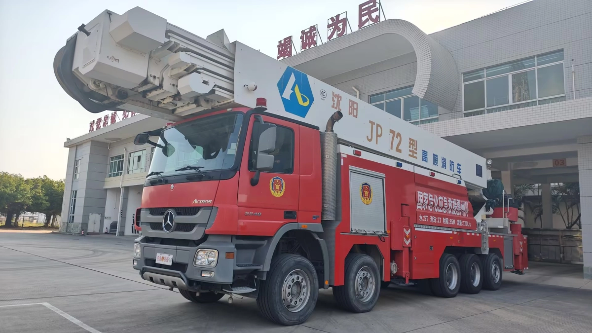 72米高噴消防車