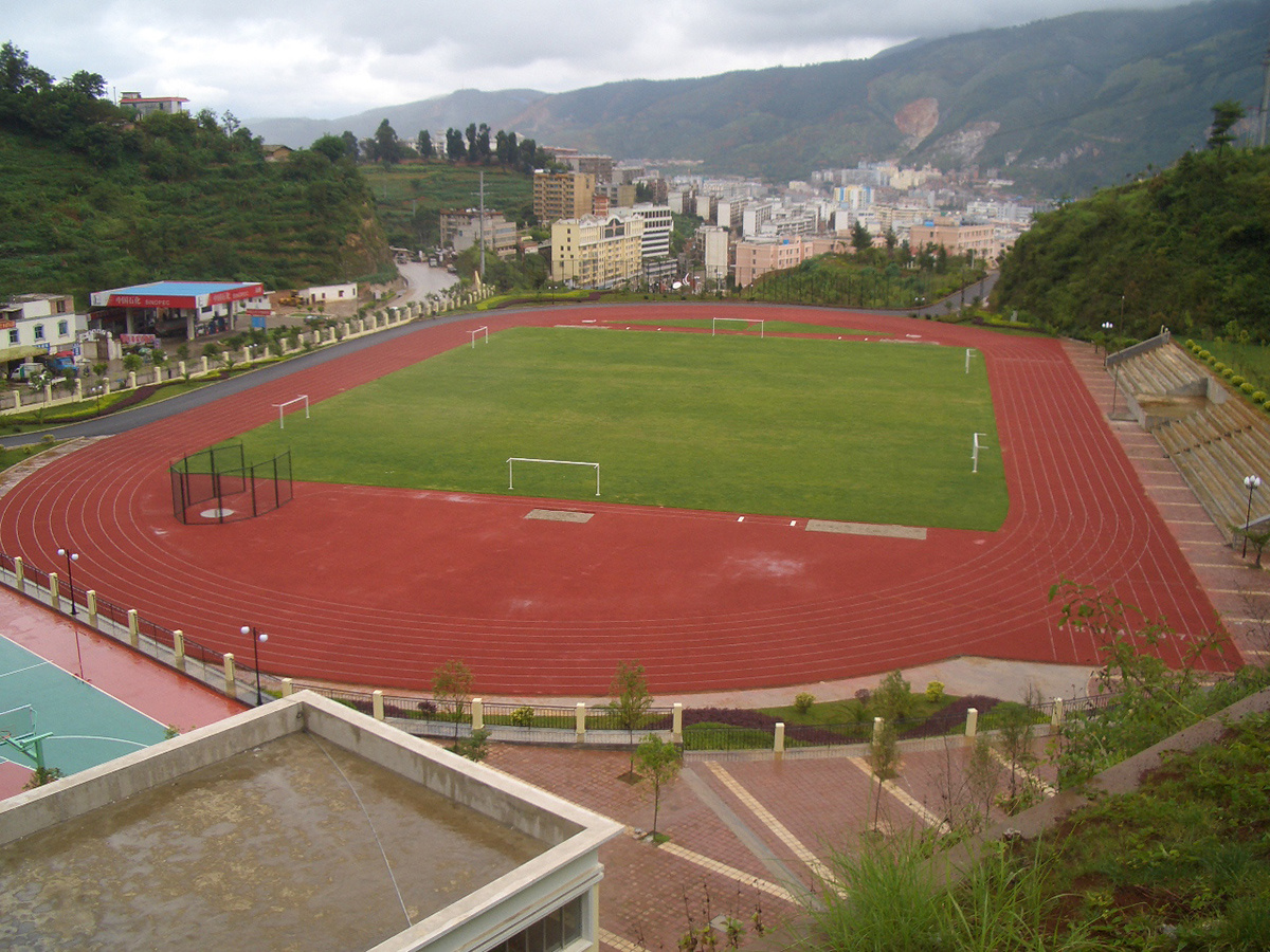 個舊一中跑道400米田徑場