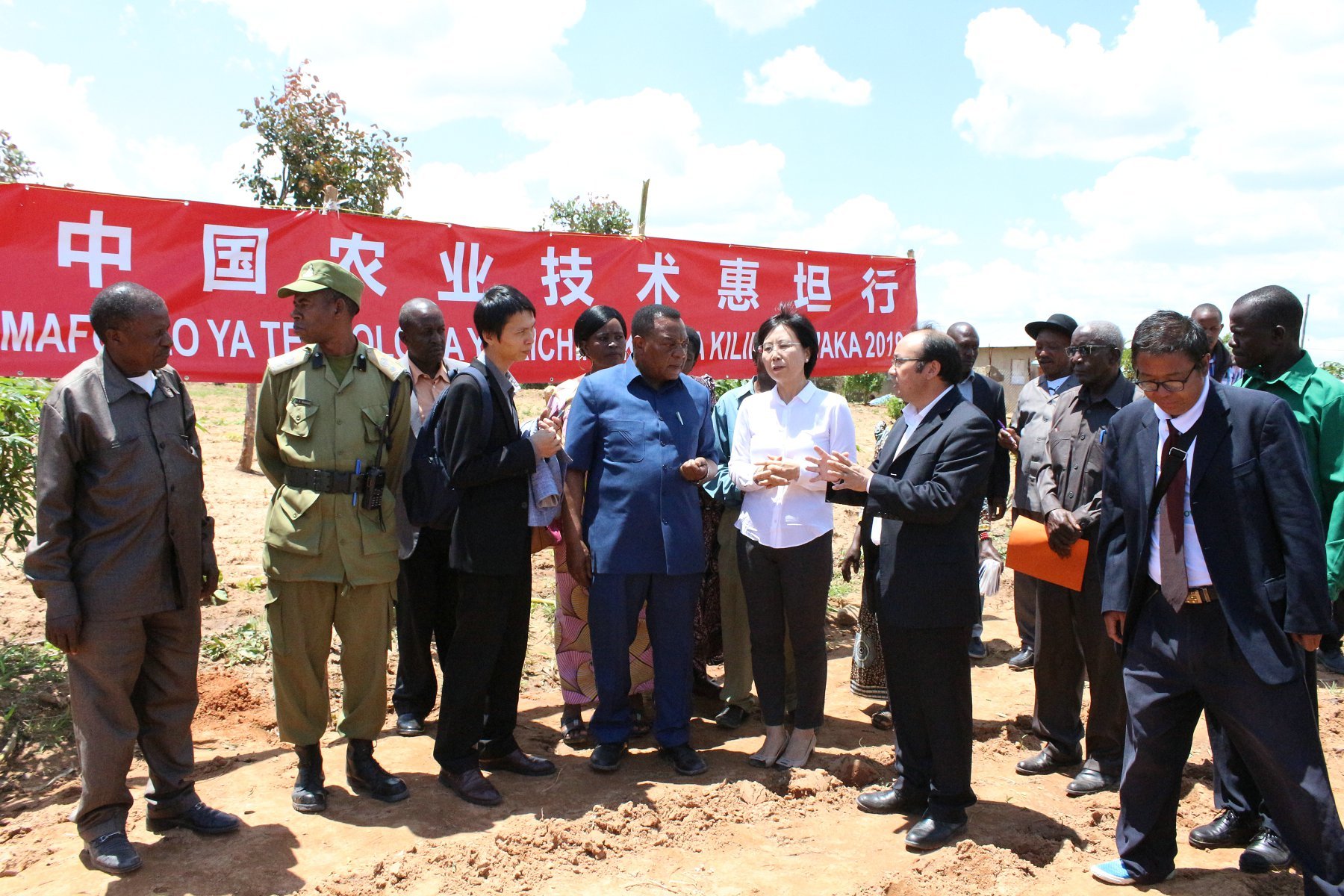 中国援坦桑尼亚农业技术示范中心举办玉米栽培田间实践培训活动
