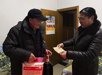 铜梁区储备粮公司广泛开展节日走访慰问活动
