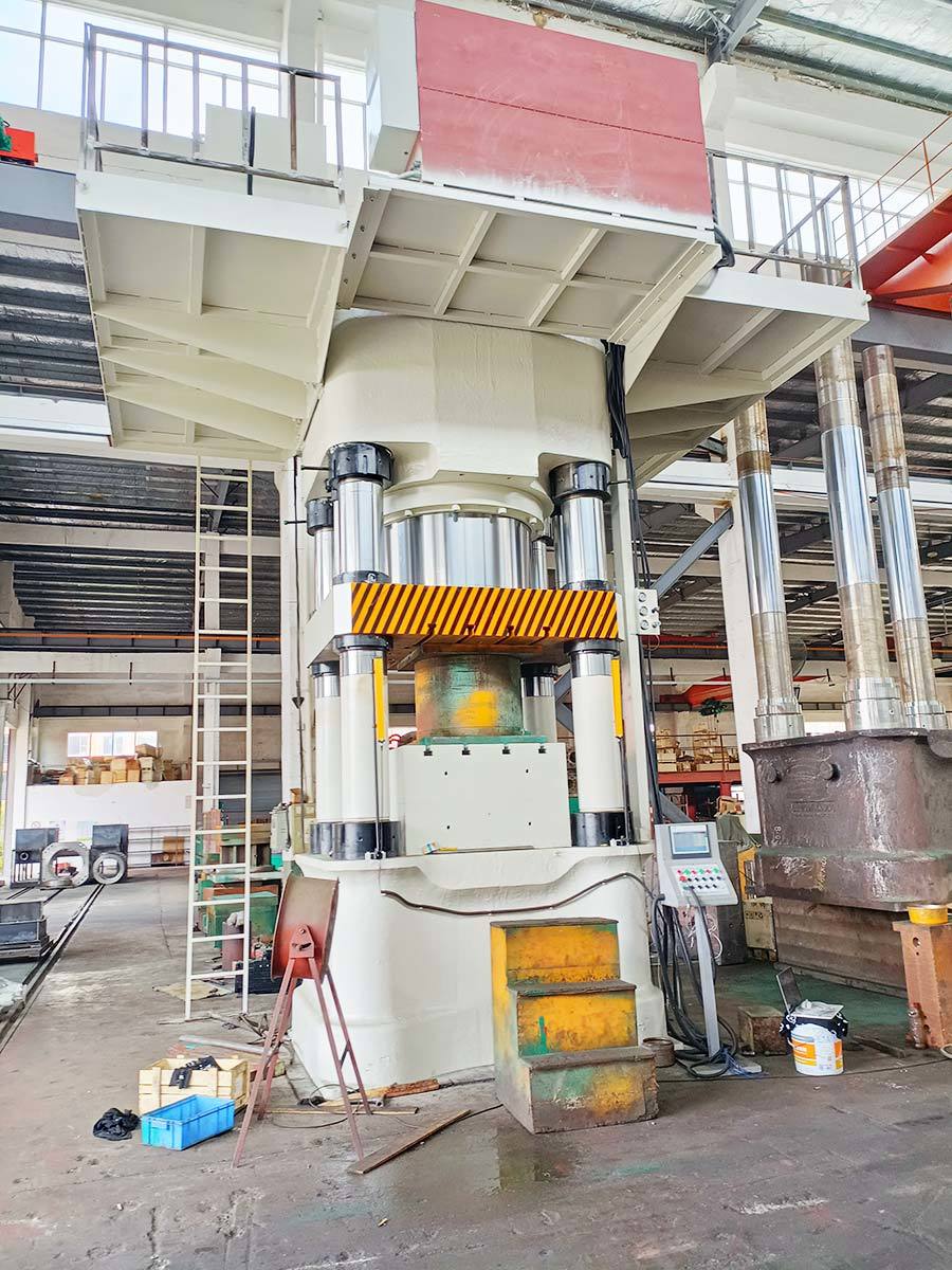 Four-column forging press