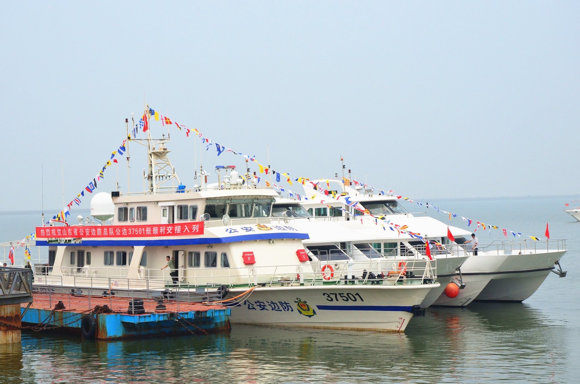 碧海扬波 “利剑”起航——我市首艘武装巡逻艇“公边37501”隆重交接入列