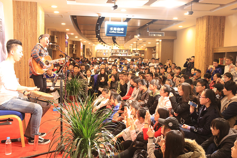 “大冰的小屋”音乐会走进筑梦广场 “大冰的小屋”音乐会走进筑梦广场