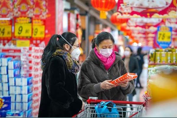 无纺布价格迎第二轮暴涨，部分纸尿裤企业面临停产，有家长开始囤货……