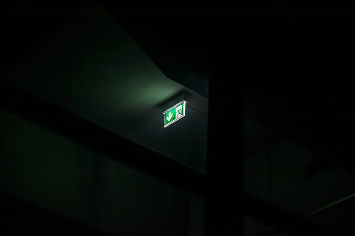 Why les emergency lights outperform traditional options