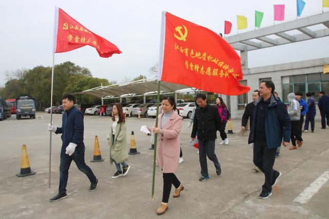 践行雷锋精神 弘扬时代新风