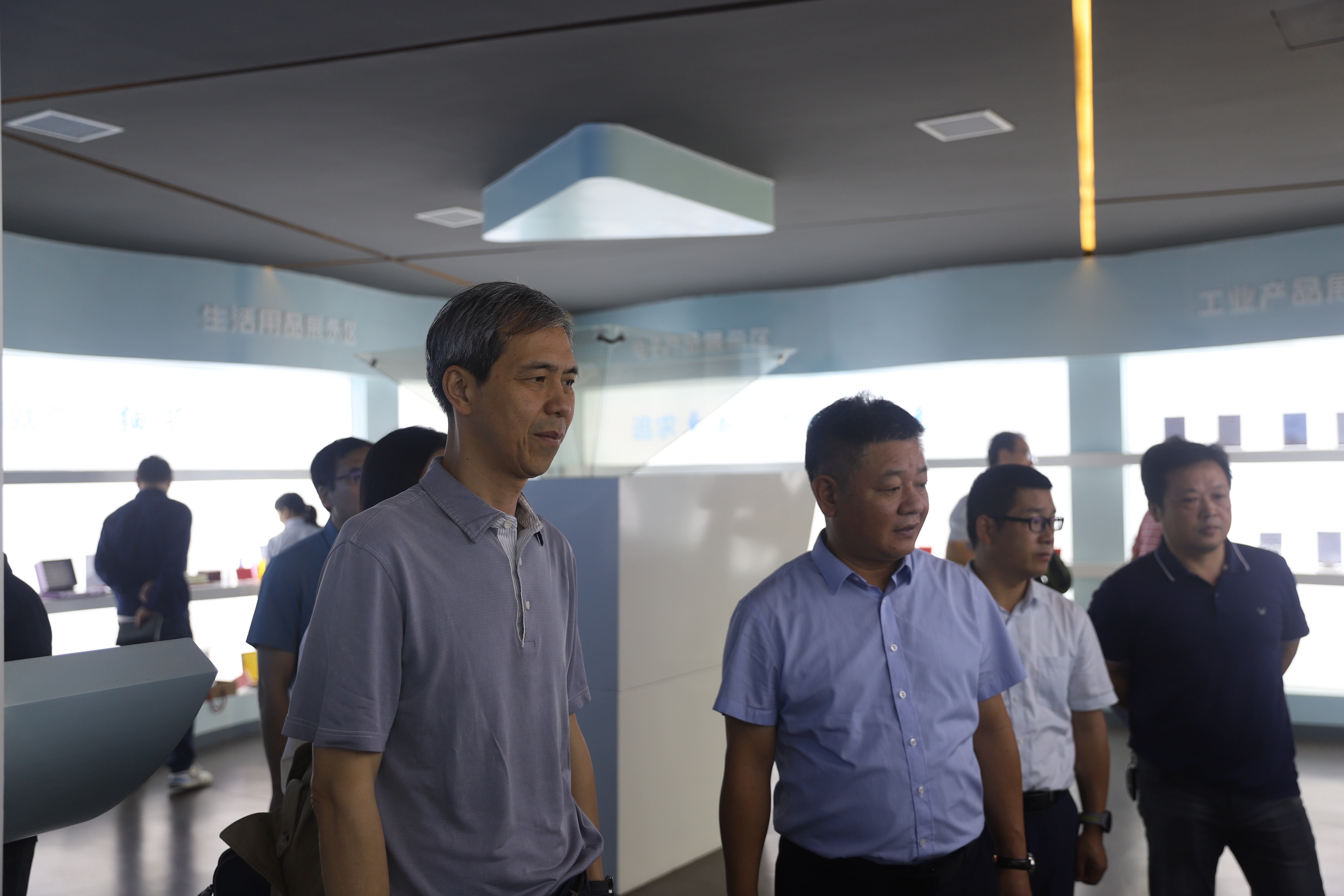 省地质局党组成员、副局长邝颂华一行莅临公司调研指导