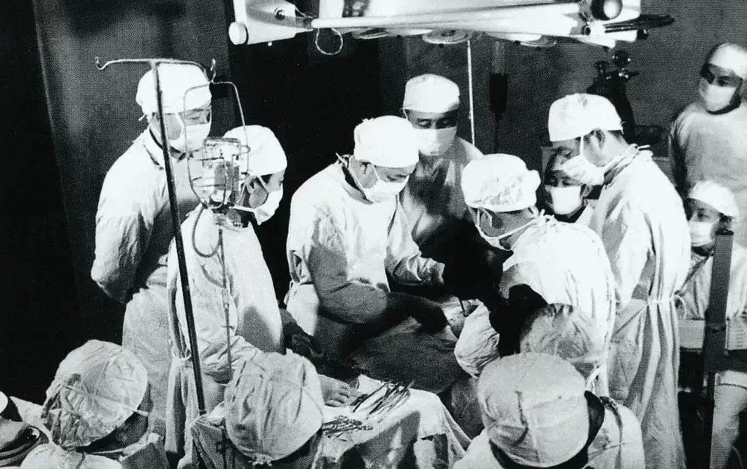 From 1971 to 1975, founder Andrew Xie had military medical experience in the military