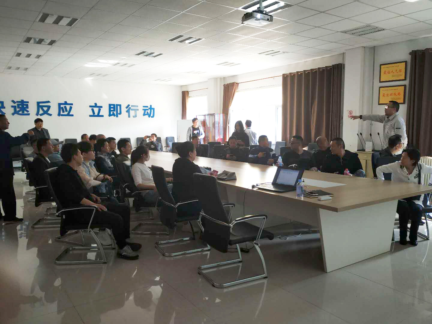 “及时用车”网约车平台第二批直营司机培训会议完美谢幕!