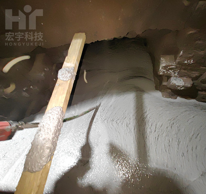 陜西某鋼鐵公司2000m3高爐爐缸殘鐵清理、爐缸澆筑、高爐噴涂工程