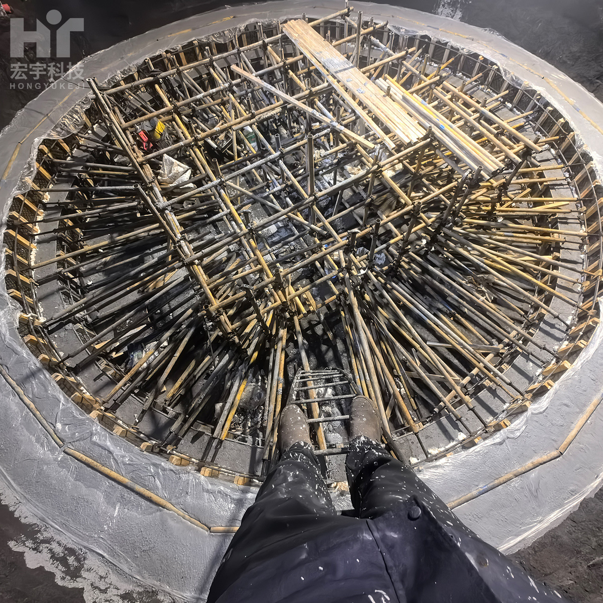 陜西某鋼廠高爐爐缸清理及澆筑項目