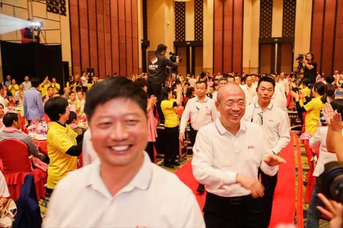 2019年11月9日，廣東省一心公益基金會第三服務隊在長隆國際會展中心舉辦以“載善同行，齊力共進”為主題的慈善拍賣盛會，廣州奧科維許練董事長、楊波總經理攜多位中層管理者與客戶一行出席，共同為公益事業盡一份力所能及的力量。