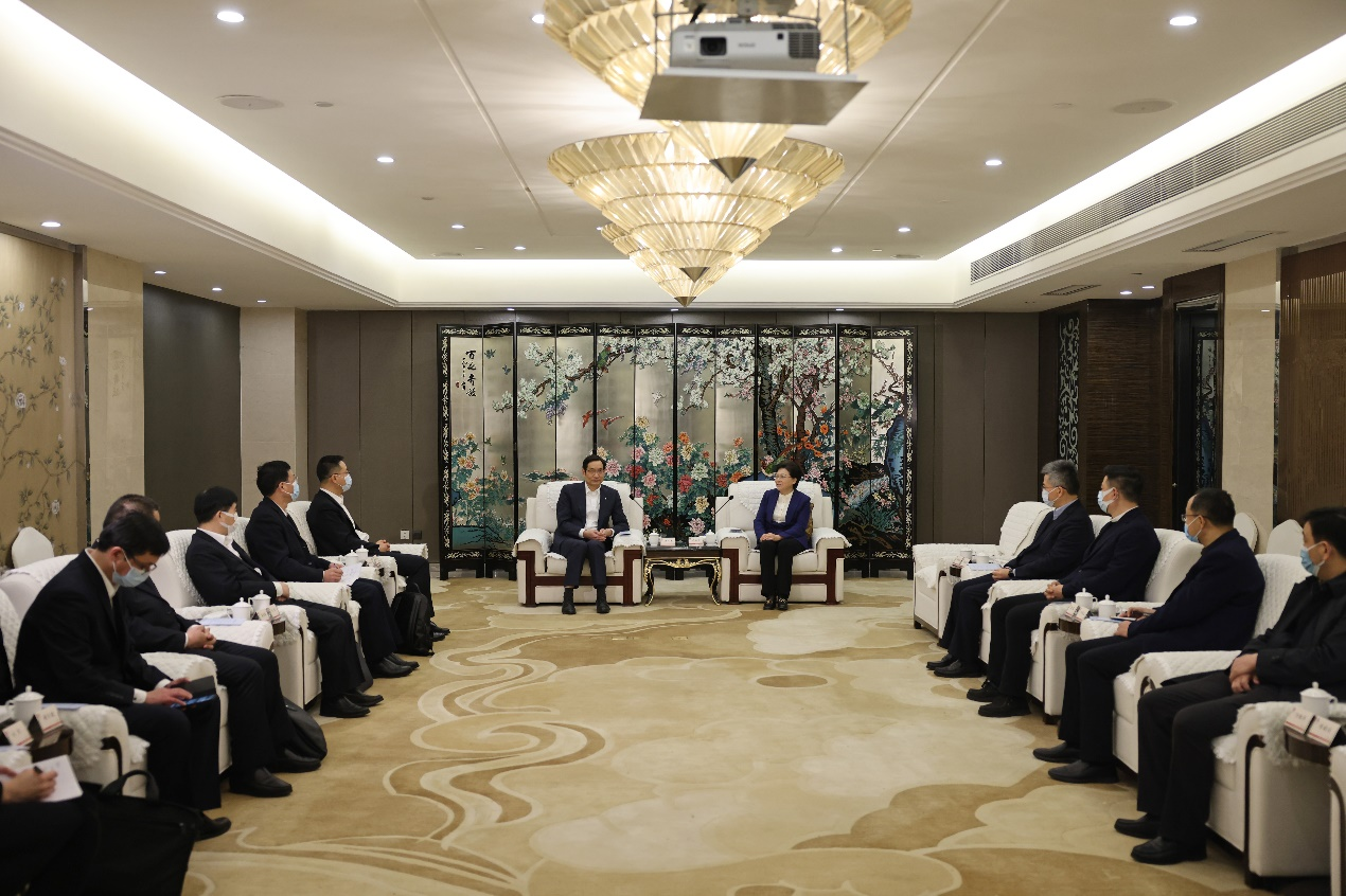 周育先拜會(huì)江蘇省委領(lǐng)導(dǎo)，雙方簽約戰(zhàn)略合作協(xié)議