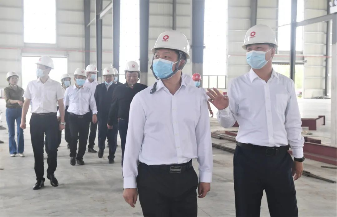 潜江市委书记向斌到中材潜江调研